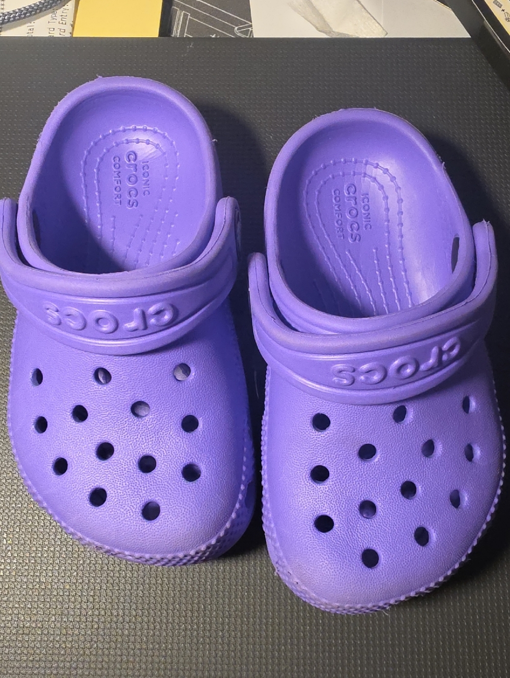 CROCS Kids Classic Clog in Bright Purple